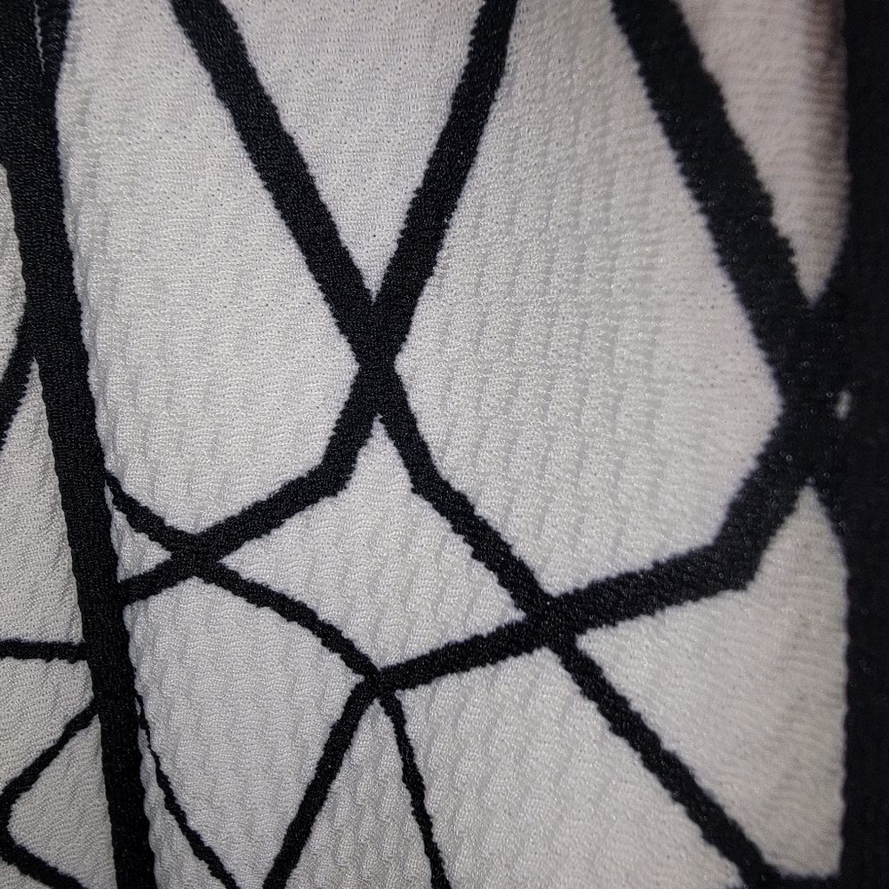 Avenue textured geometric print black & white dress size 14/16 - Picture 7 of 9